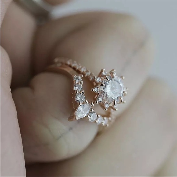 *NEW*2pc/set Rose Gold Crown Diamond 💍 Ring - Picture 5 of 6